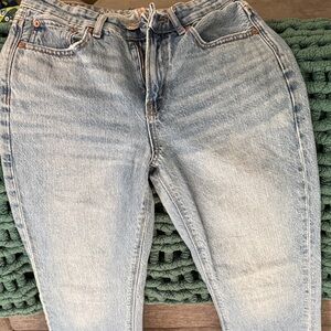 American Eagle woman’s Light Blue Women's Jeans - Classic High-Rise Fit size 2